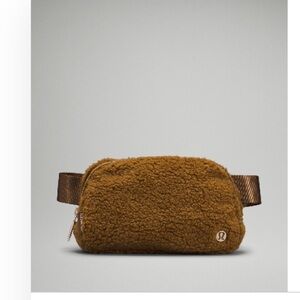 Lululemon Everywhere Belt Bag 1L Fleece-Burnt Caramel